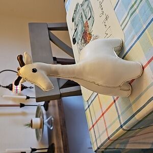 Züny White Leather Giraffe